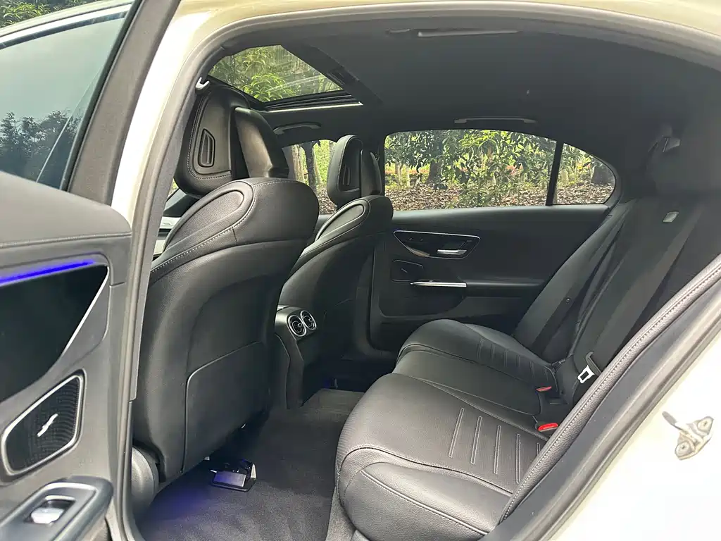 Mercedes-Benz C-Class 2023 — фото 10