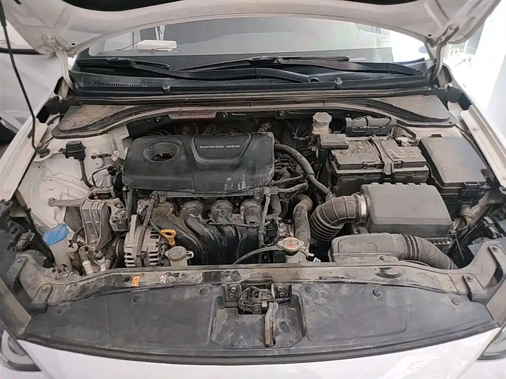 Hyundai Elantra 2017 — фото 20