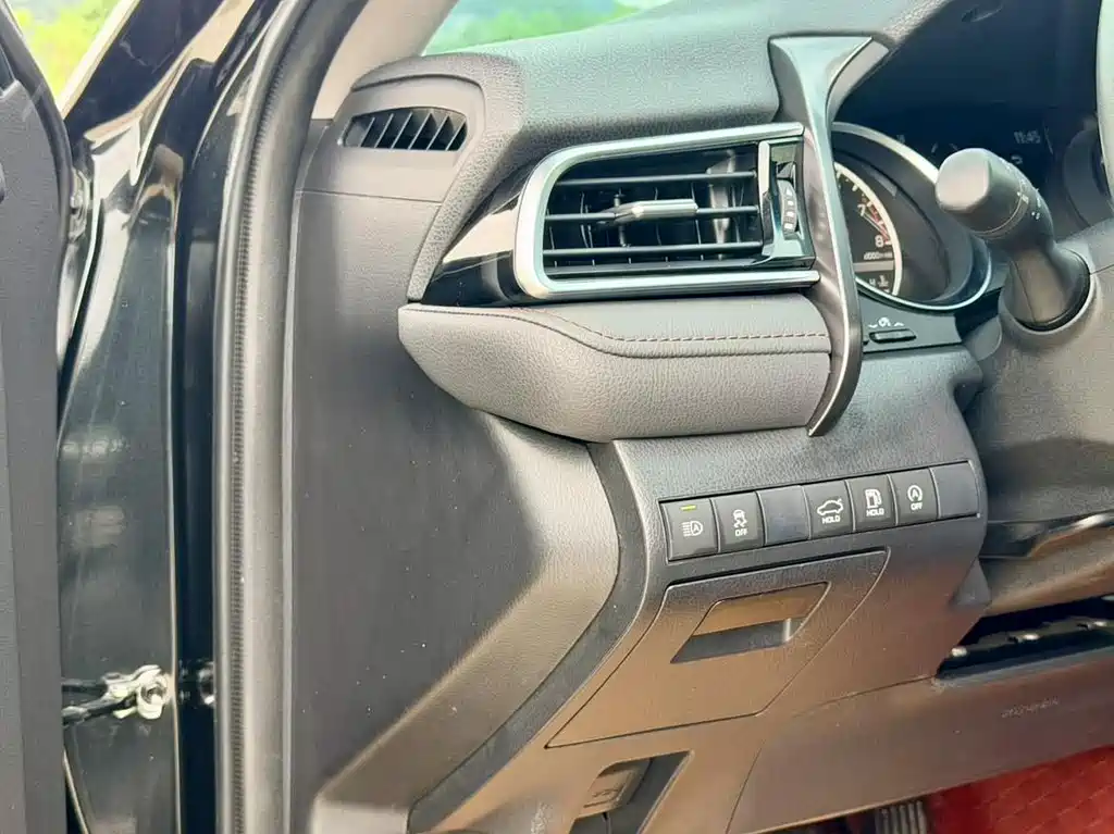 Toyota Camry 2023 — фото 13