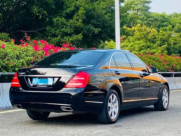 Mercedes-Benz S-Class 2012
