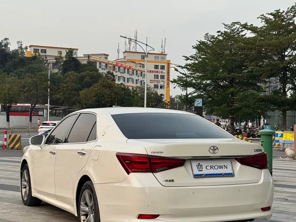 Toyota Crown 2015 — фото 8
