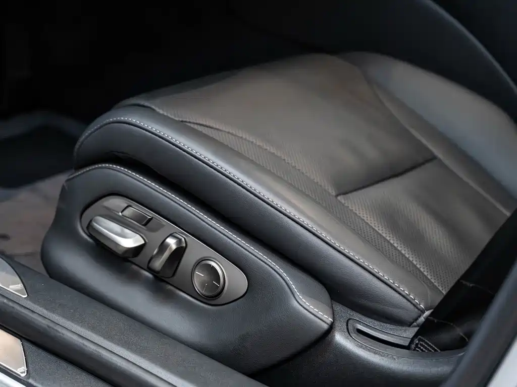 Lexus LS 2021 — фото 19