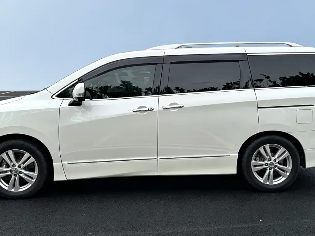 Nissan Quest 2015