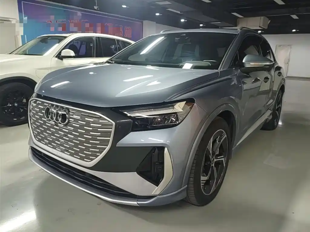 Audi Q4 e-tron 2023 — фото 1
