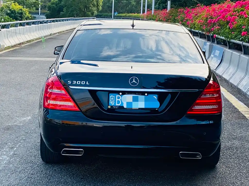 Mercedes-Benz S-Class 2012