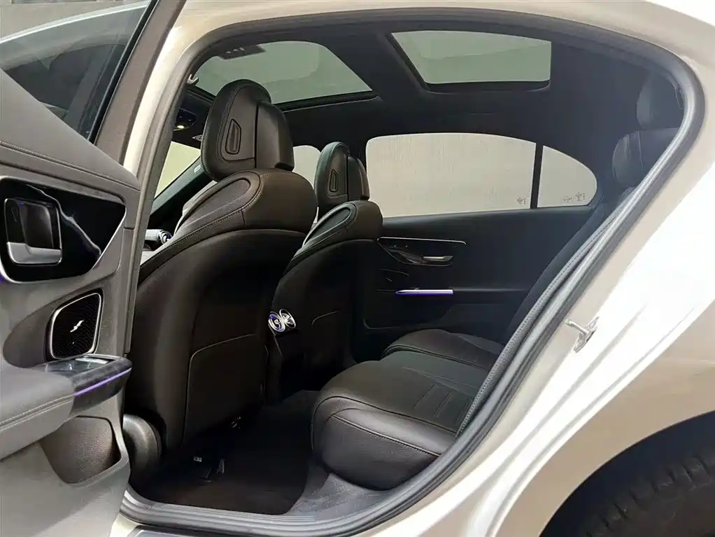Mercedes-Benz C-Class 2023 — фото 10