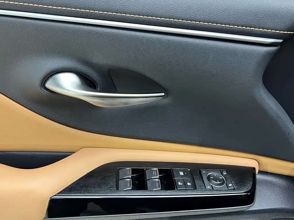 Lexus ES 2023 — фото 19