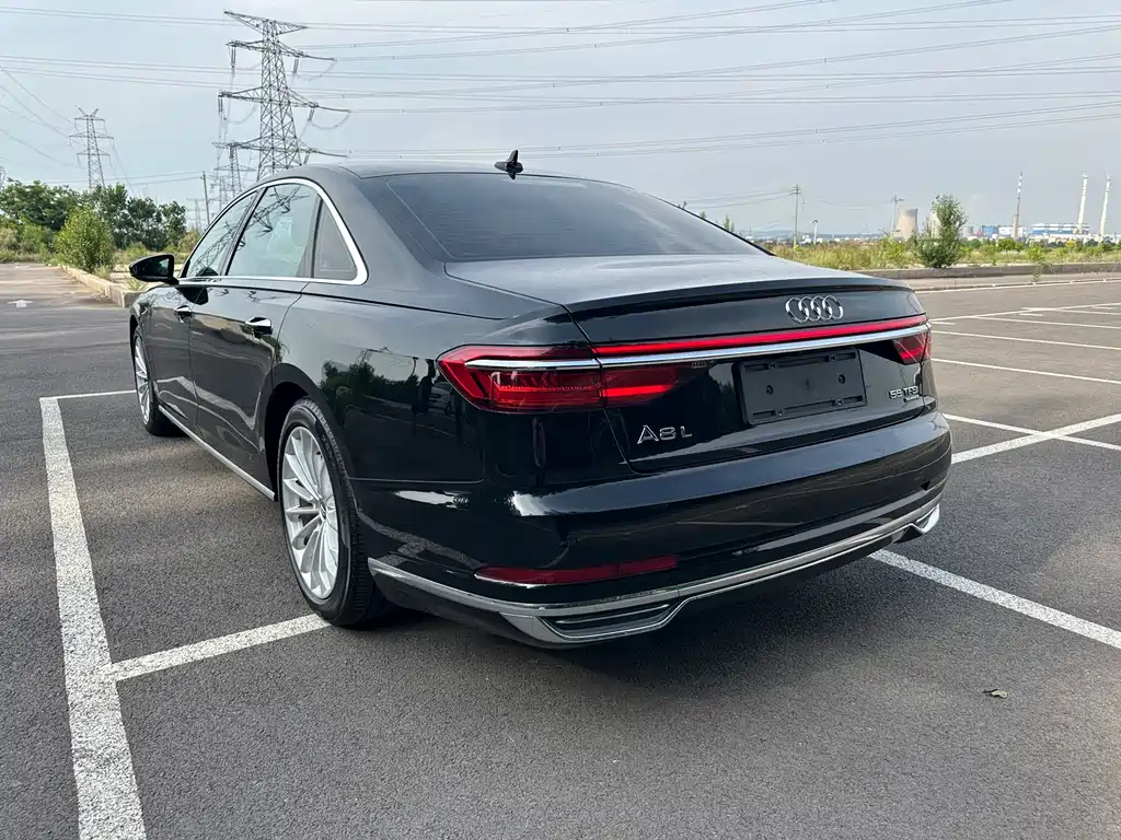 Audi A8 2019 — фото 9
