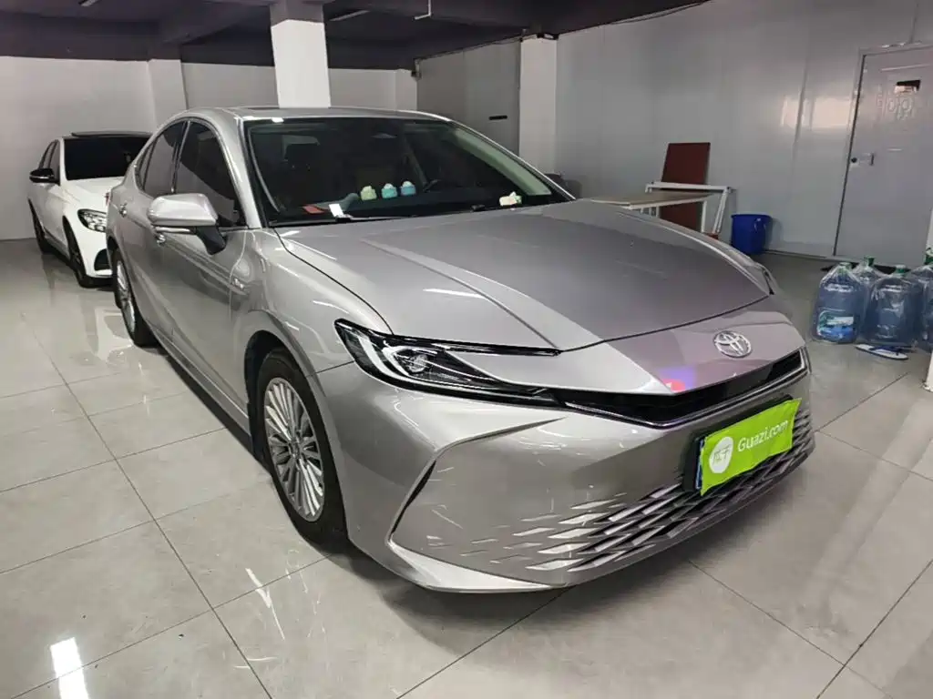 Toyota Camry 2024 — фото 4