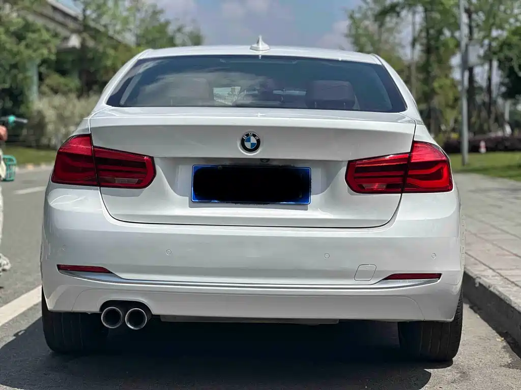BMW 3 Series 2019 — фото 15