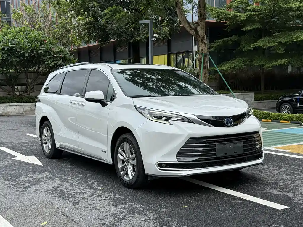 Toyota Sienna 2022 — фото 3