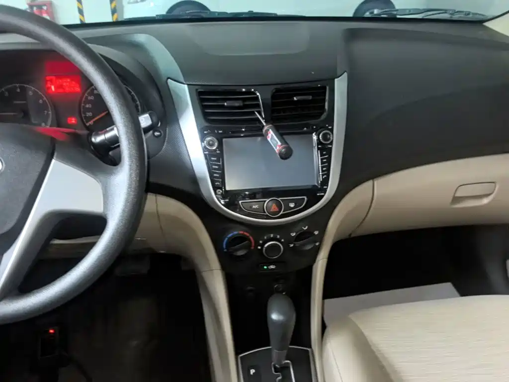 Hyundai Verna 2016 — фото 13