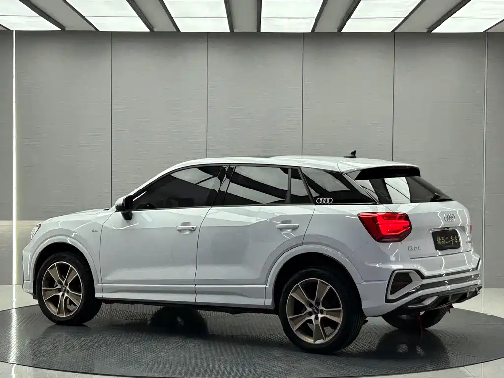 Audi Q2L 2023 — фото 3