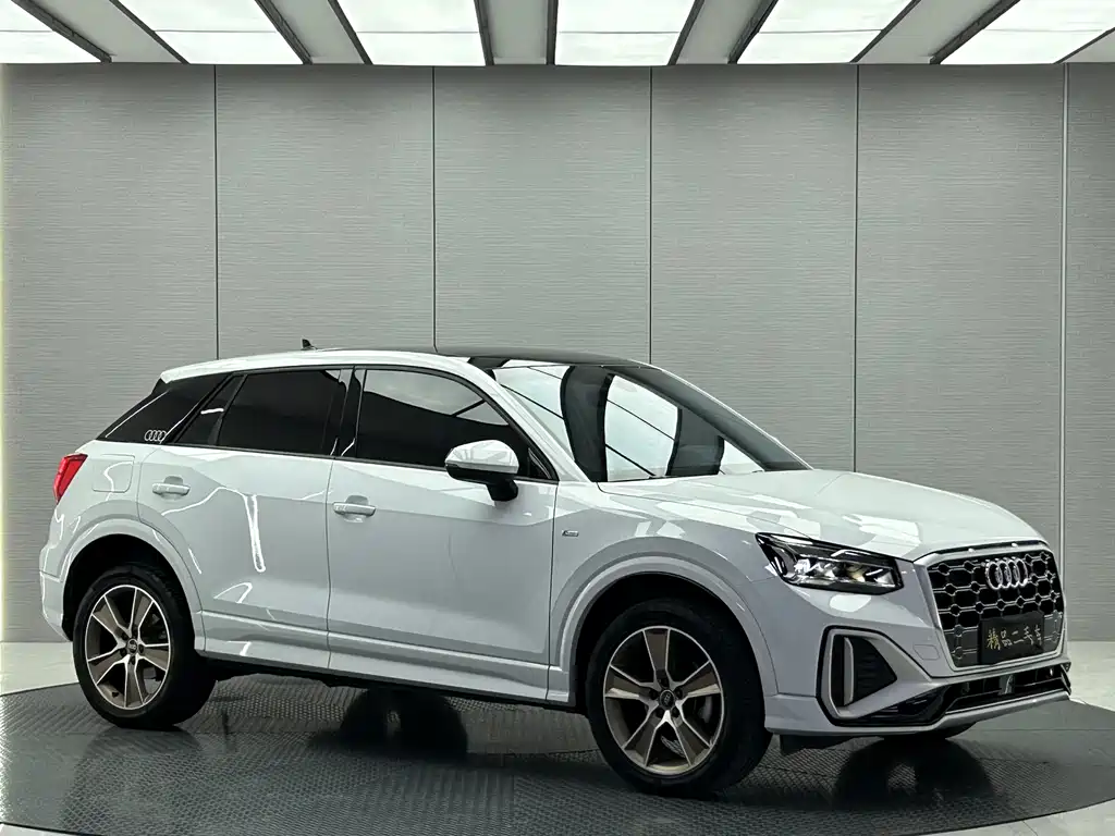 Audi Q2L 2023 — фото 6