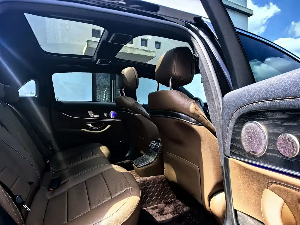 Mercedes-Benz E-Class 2023 — фото 9