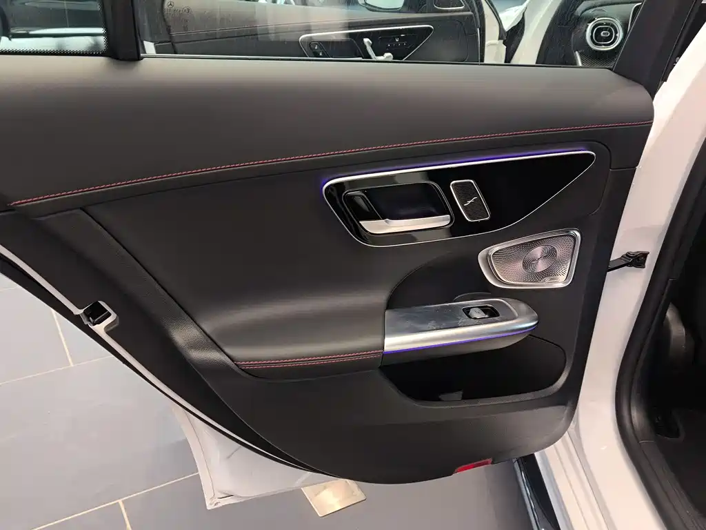 Mercedes-Benz C-Class AMG 2025 — фото 10