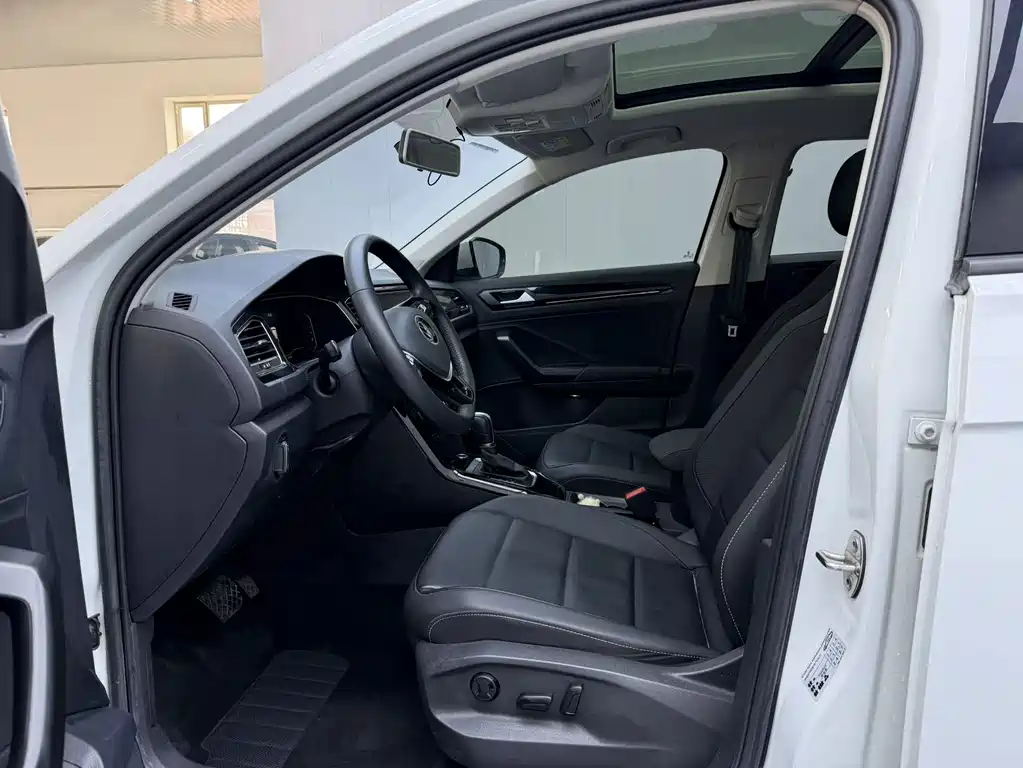Volkswagen T-Roc 2023