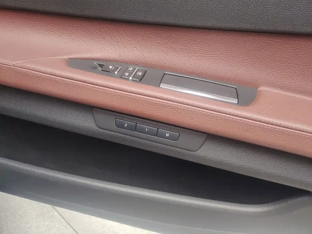 BMW 7 Series 2014 — фото 12
