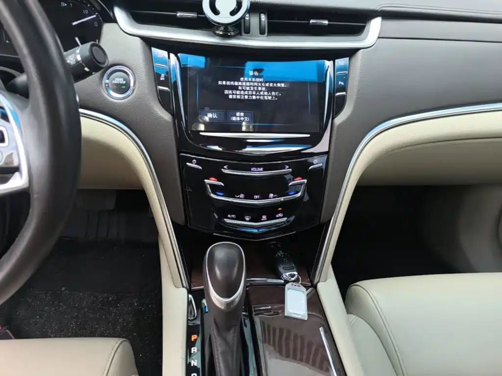 Cadillac XTS 2017 — фото 13
