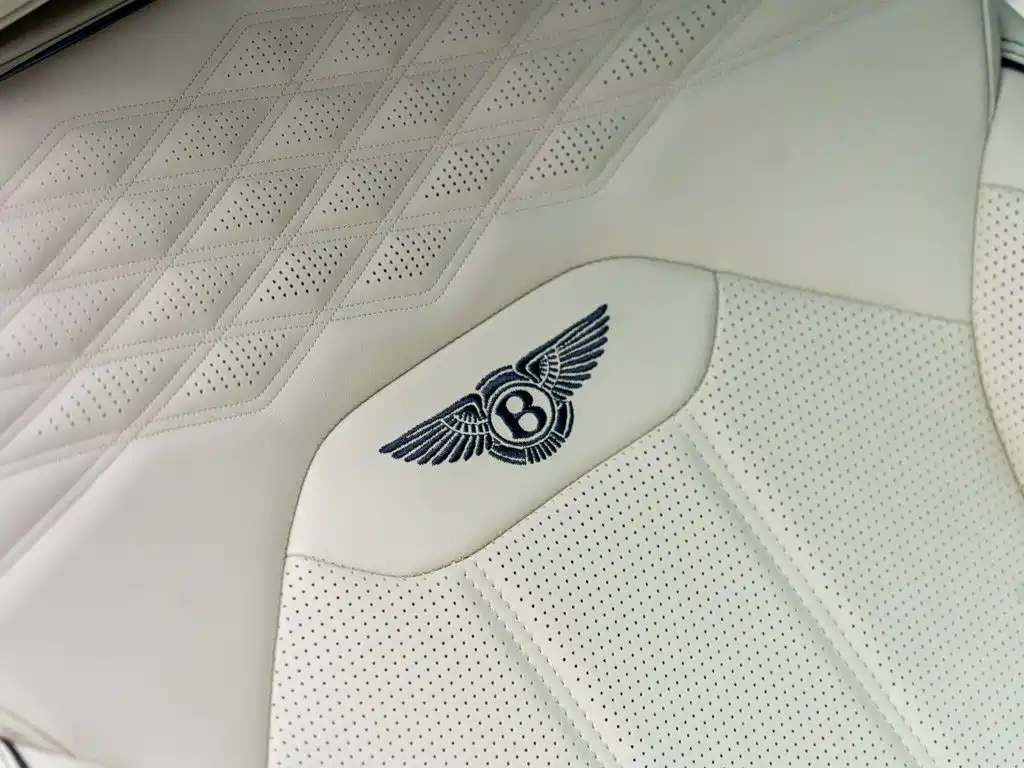 Bentley Bentayga 2025 — фото 14