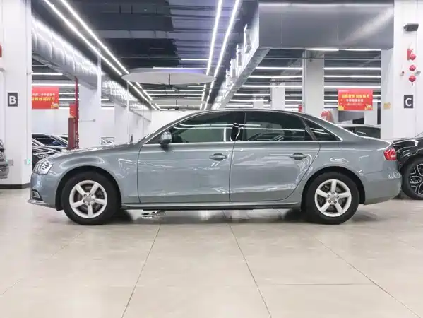 Audi A4L 2012
