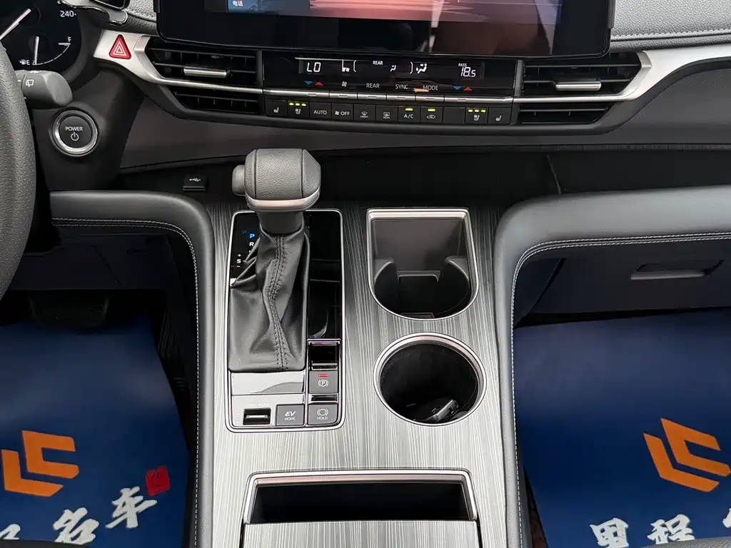 Toyota Sienna 2025 — фото 13