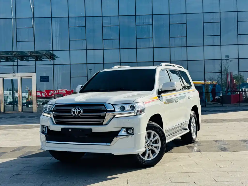 Toyota Land Cruiser 2017 — фото 1