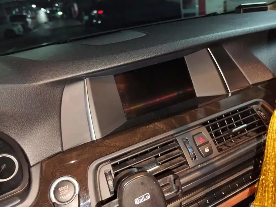 BMW 5 Series 2017 — фото 13