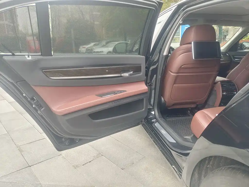 BMW 7 Series 2014 — фото 15