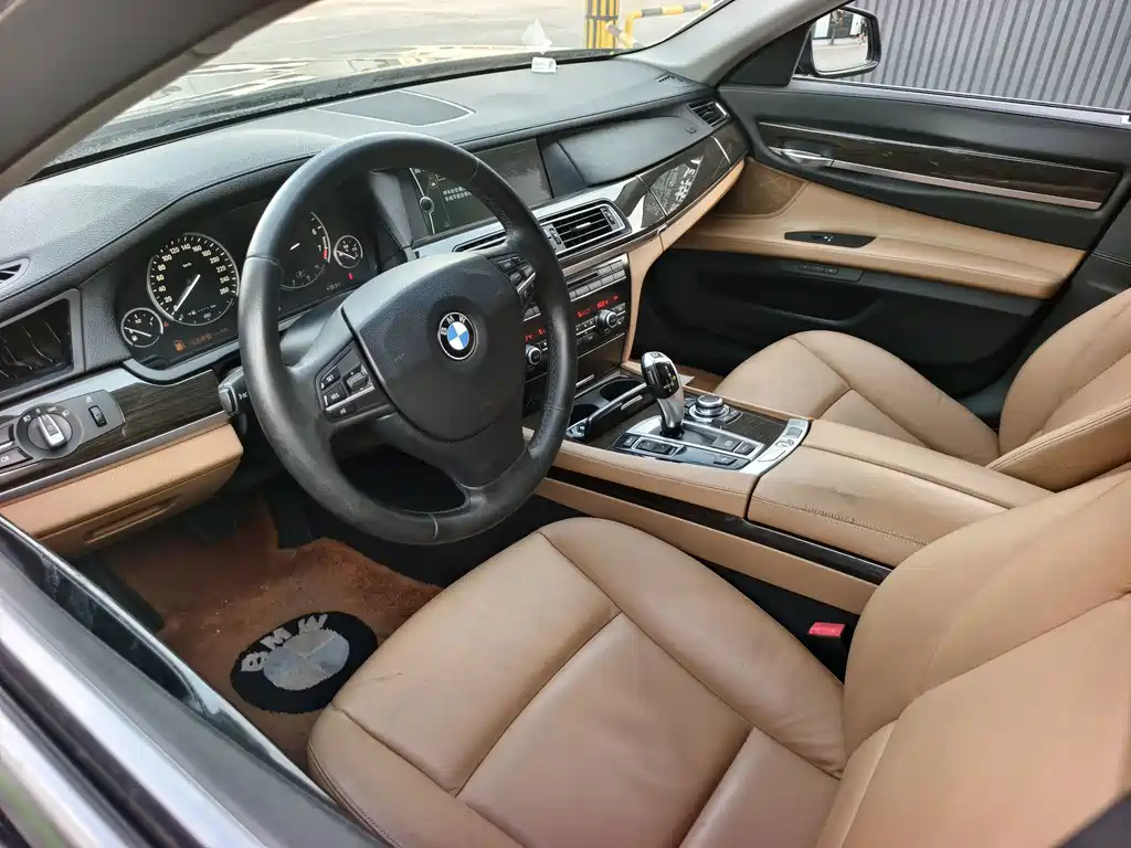 BMW 7 Series 2012 — фото 10