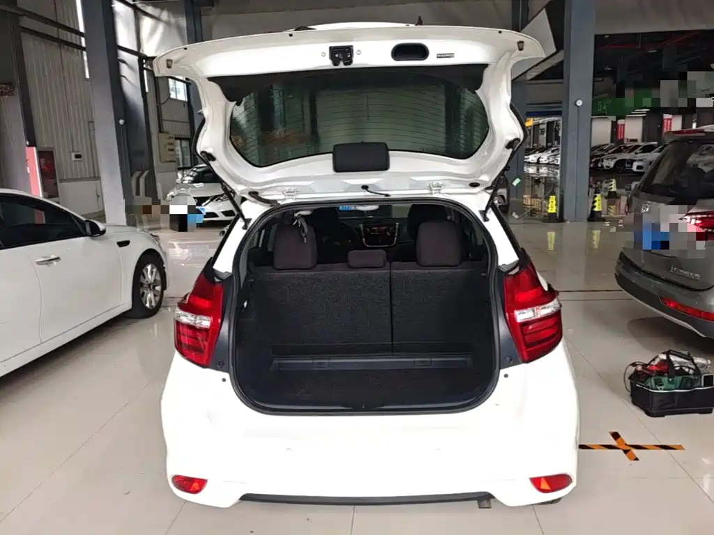 Toyota Yaris L 2017 — фото 19