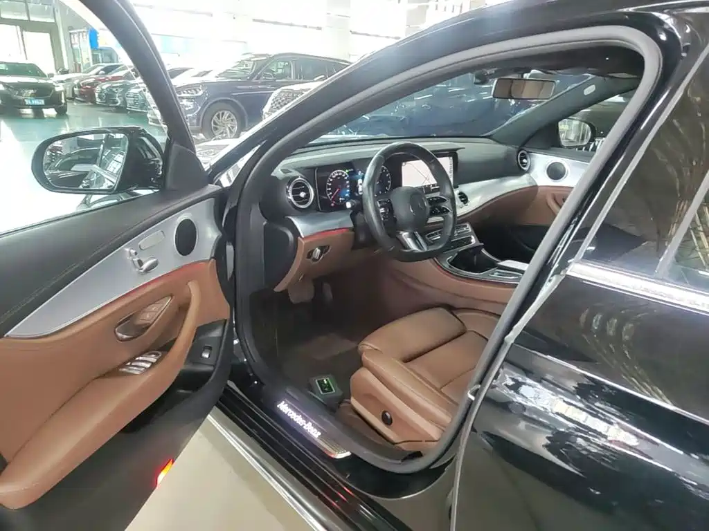 Mercedes-Benz E-Class 2023 — фото 16
