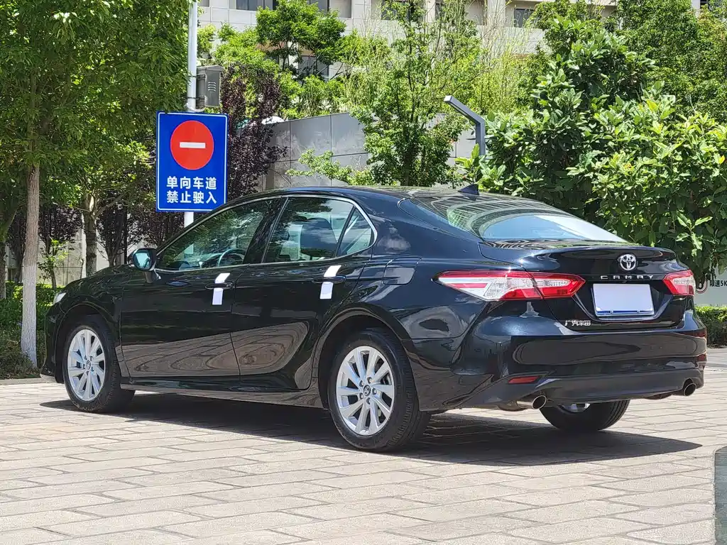 Toyota Camry 2023 — фото 6