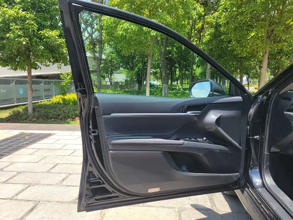 Toyota Camry 2023 — фото 14
