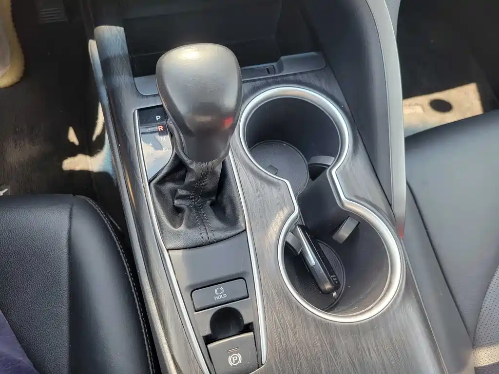 Toyota Camry 2023 — фото 26