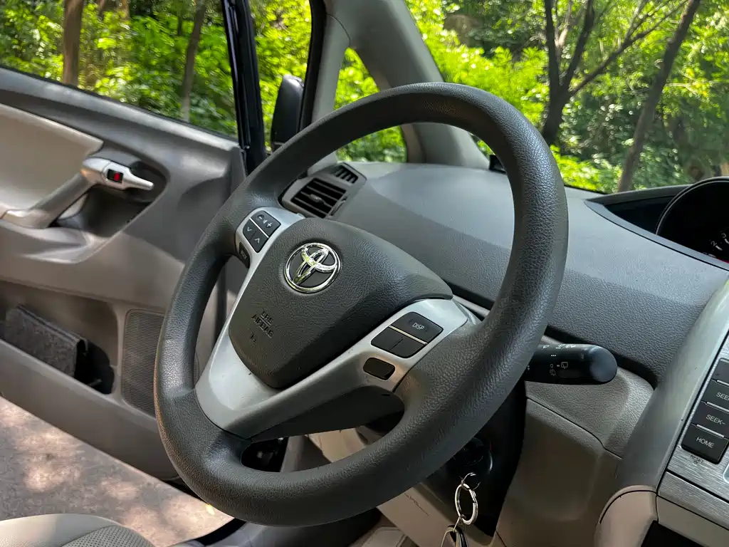Toyota Verso 2017 — фото 13