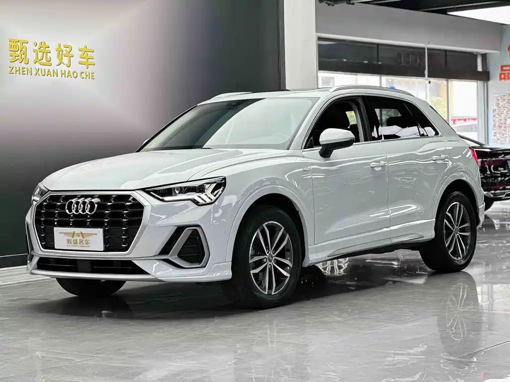 Audi Q3 2021 — фото 1