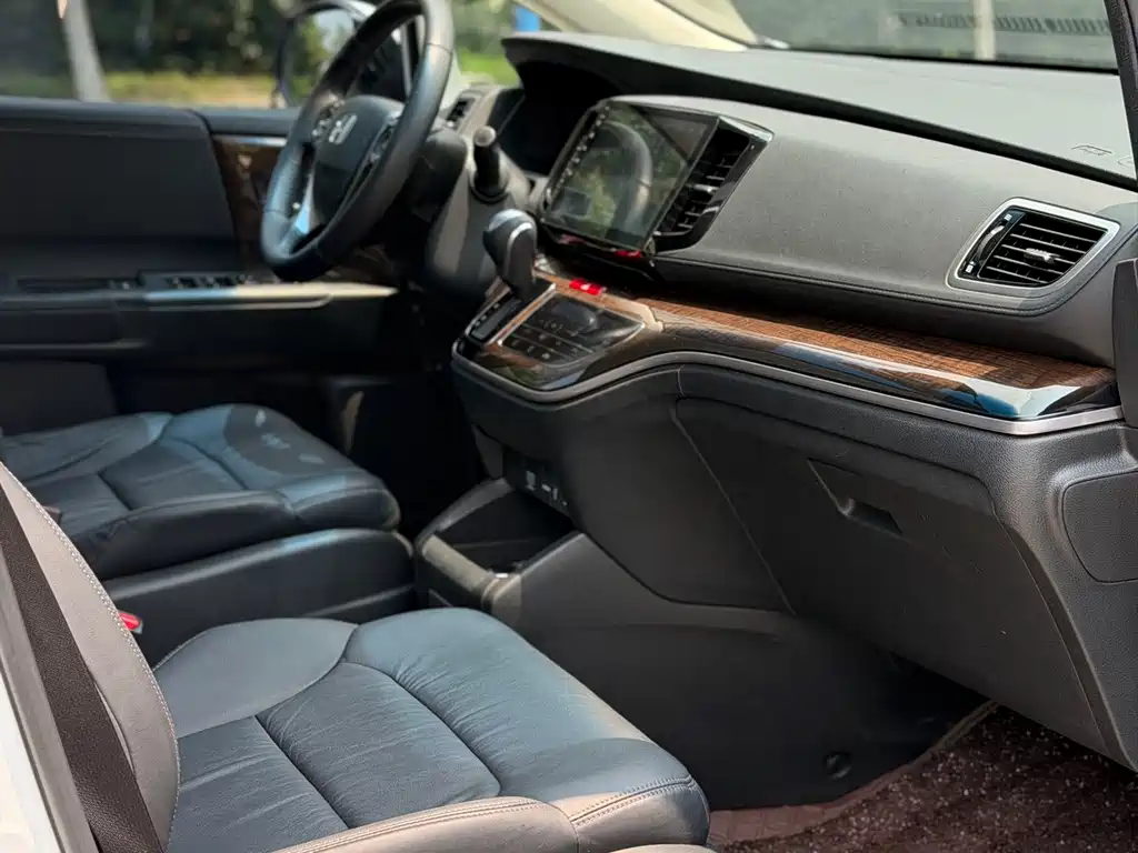 Honda Odyssey 2018 — фото 28