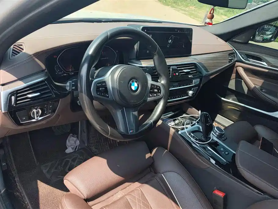 BMW 5 Series 2022 — фото 12