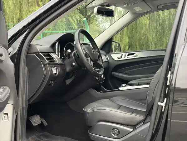 Mercedes-Benz M-Class 2015