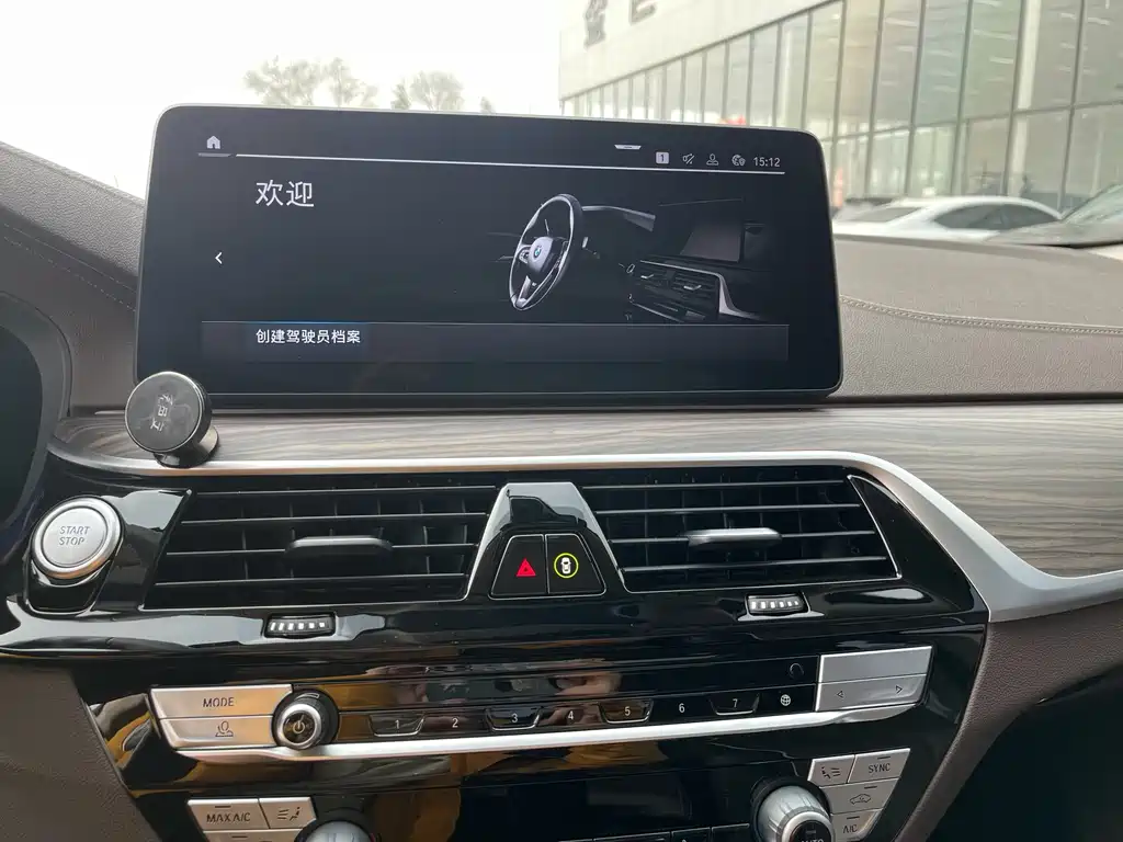 BMW 5 Series New Energy 2021 — фото 9