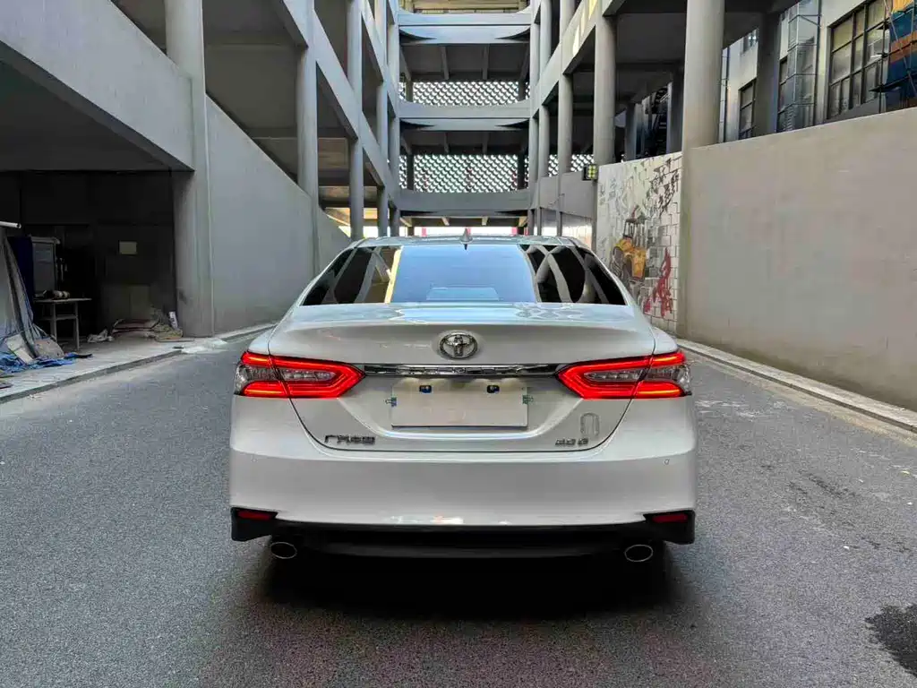 Toyota Camry 2023 — фото 3
