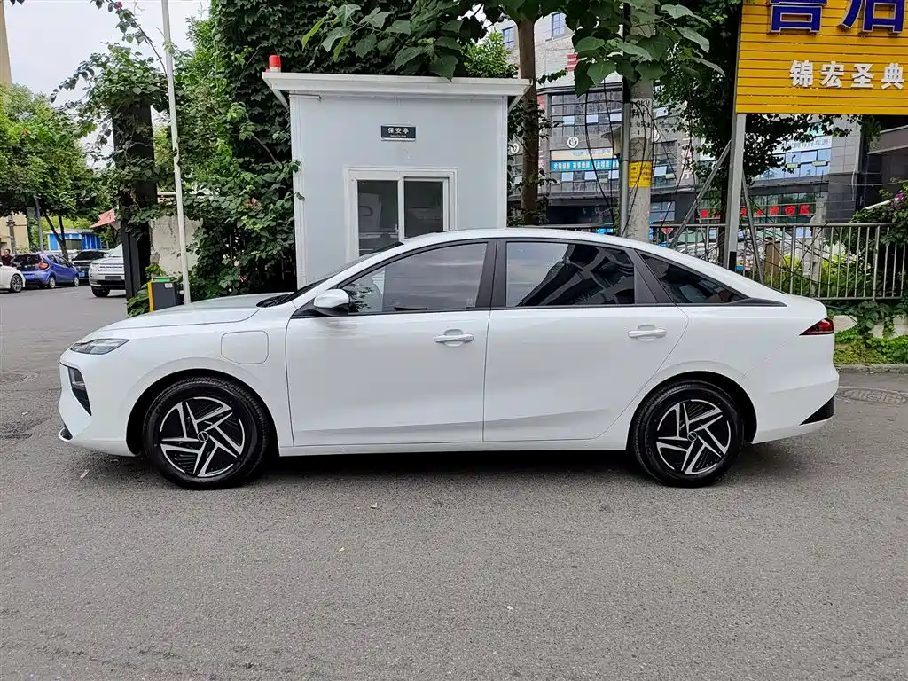 Roewe D6 2025