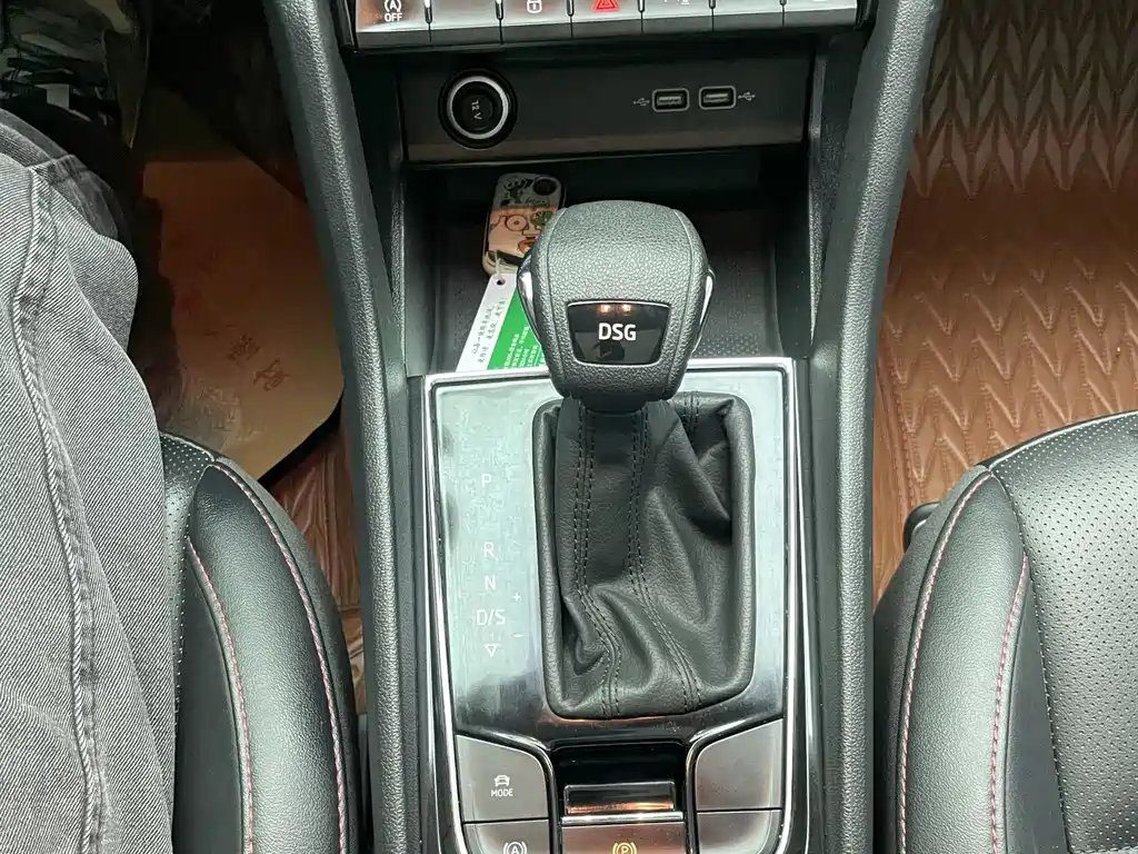 Skoda Karoq 2023 — фото 12