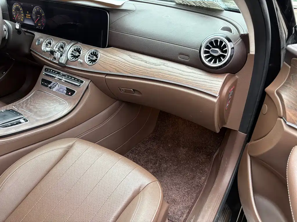 Mercedes-Benz E-Class 2016 — фото 21