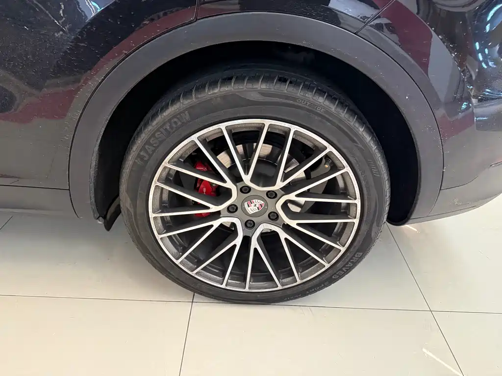 Porsche Cayenne 2019 — фото 16
