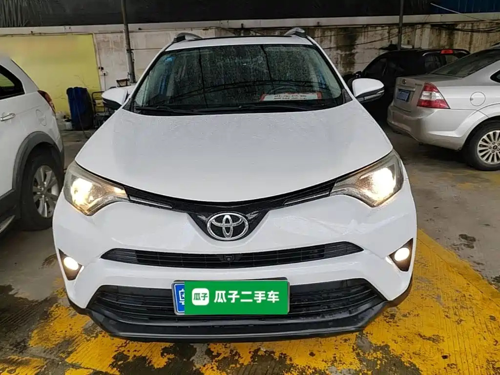 Toyota RAV4 2018 — фото 3