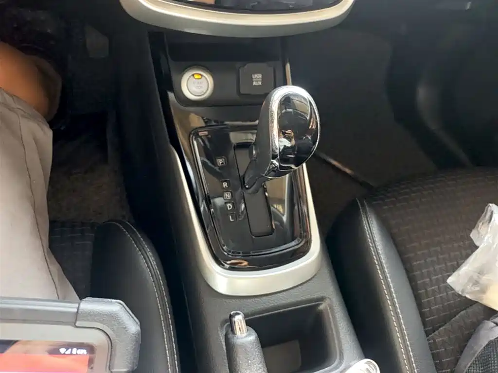 Nissan Tiida 2017 — фото 14