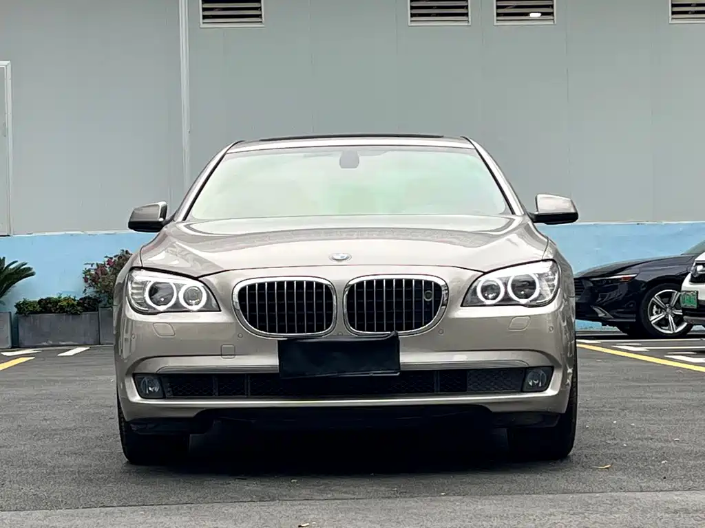 BMW 7 Series 2011 — фото 2