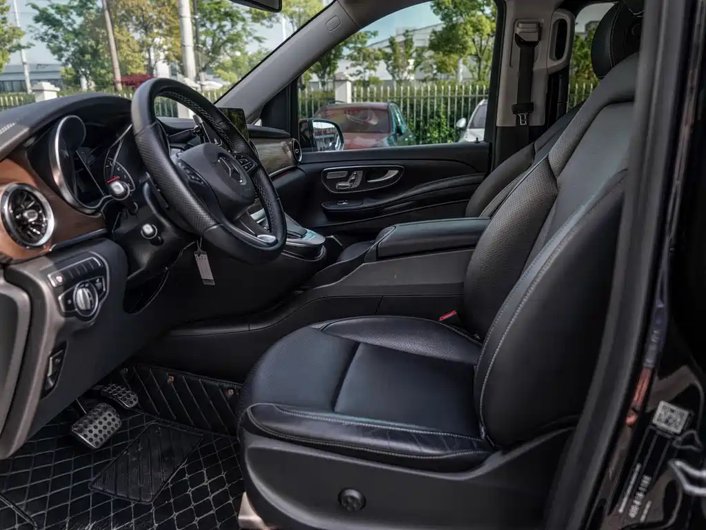 Mercedes-Benz V-Class 2022 — фото 11